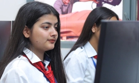 What features make the best law colleges in India for LLB Admission 2025?