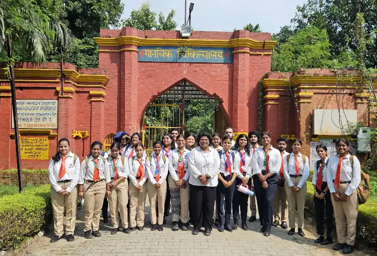 Psychology Students Gain Clinical Exposure During Mental Hospital Visit